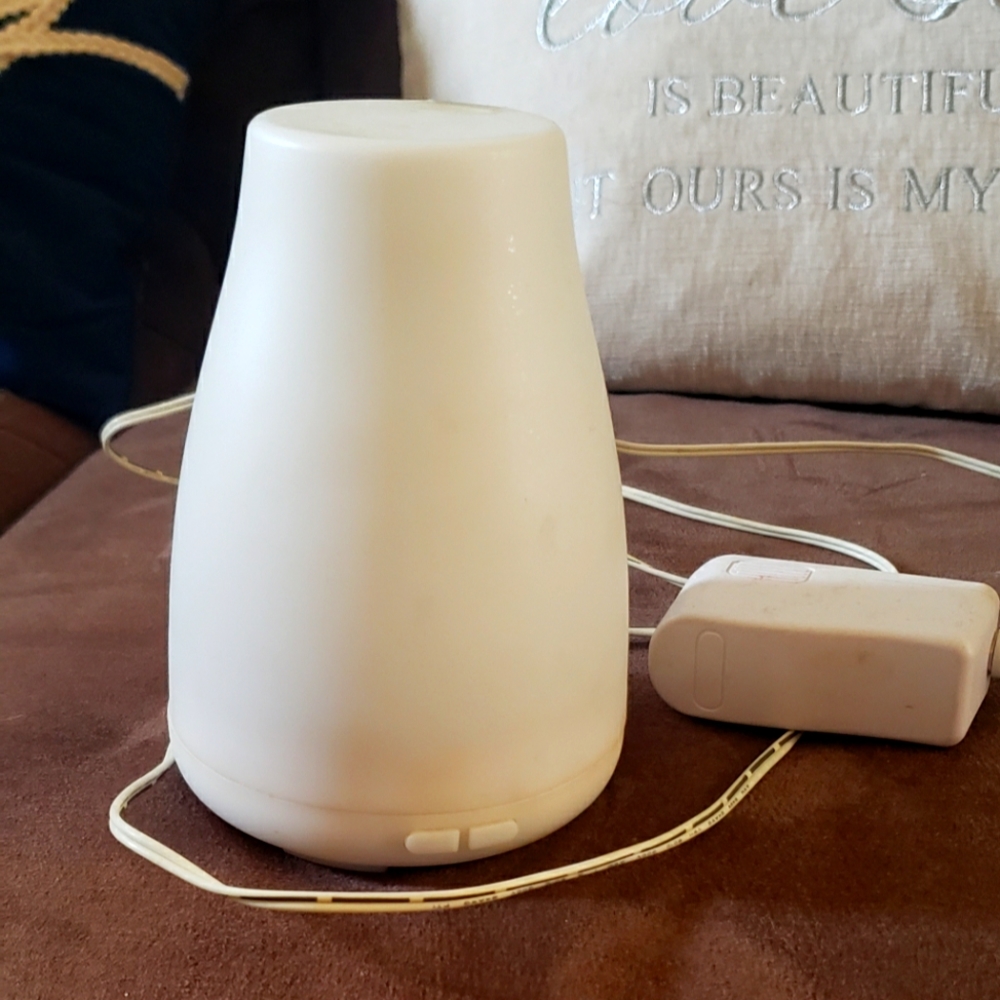 Essential oil diffuser